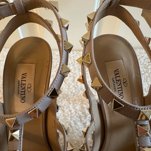 Valentino Garavani Rockstud Caged Leather Pump Ivory Poudre - Picture 14 of 15